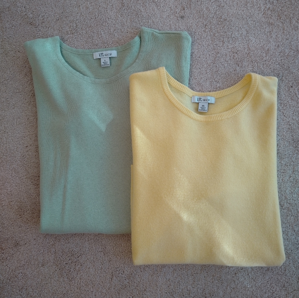 (2) Women's Short Sleeve Sweaters By THE TOG SHOP